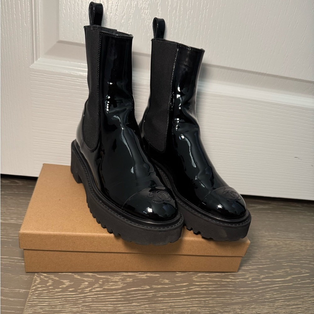 Chanel Boots- Chelsea boots CC (Patent Black Leather) Size 36 ½